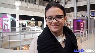 Angelica midget arabe se fait défoncer à l'insu de descendant copain